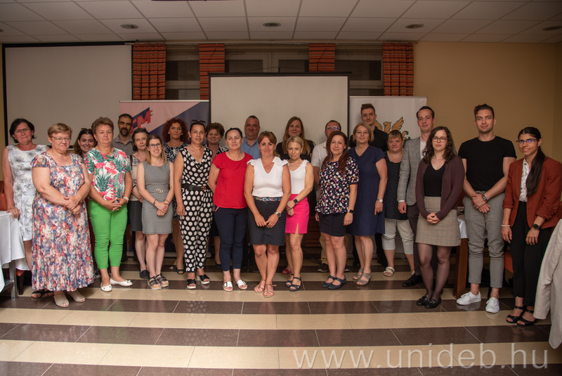 Tanítsunk Magyarországért: tapasztalataikat osztották meg tanárok és diákok Debrecenben